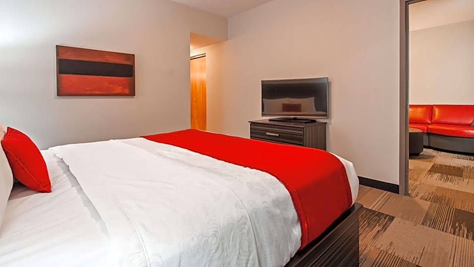 Best Western Plus Airport Inn & Suites