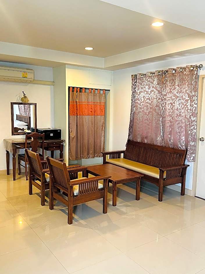 Pakchong Town Hotel