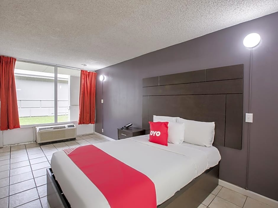 Travelodge by Wyndham Baton Rouge East