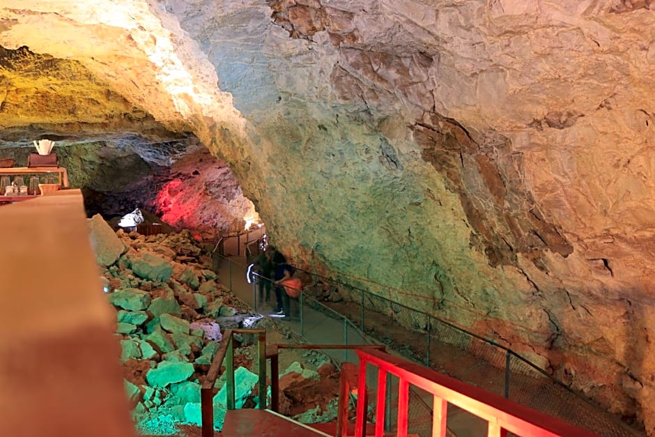 Grand Canyon Caverns Inn