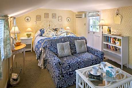 Standard Queen Room with Fireplace - Main (Garden Room)