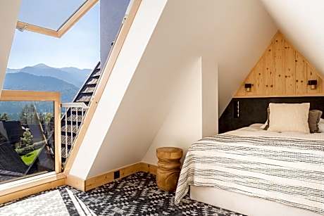 Two-Bedroom Apartment with Mountain View