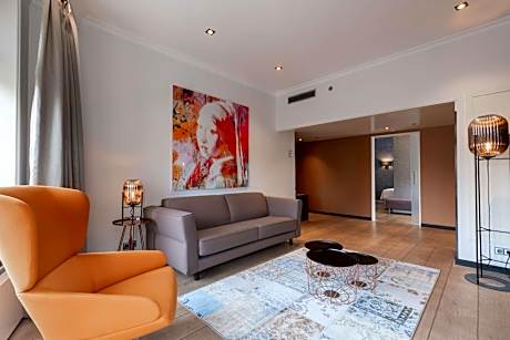 Ruyschen Suite with Canal View