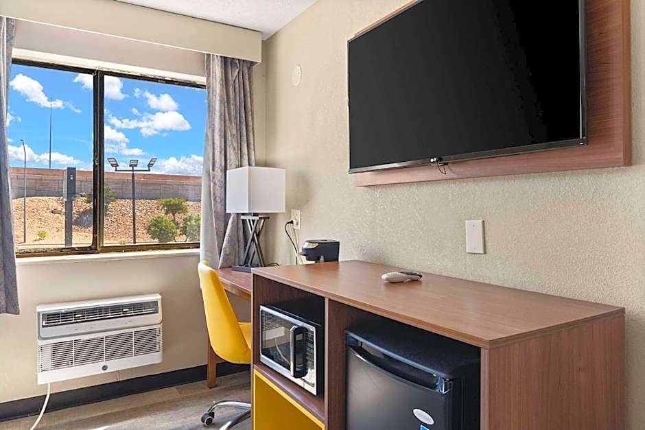 Days Inn by Wyndham Albuquerque I-25