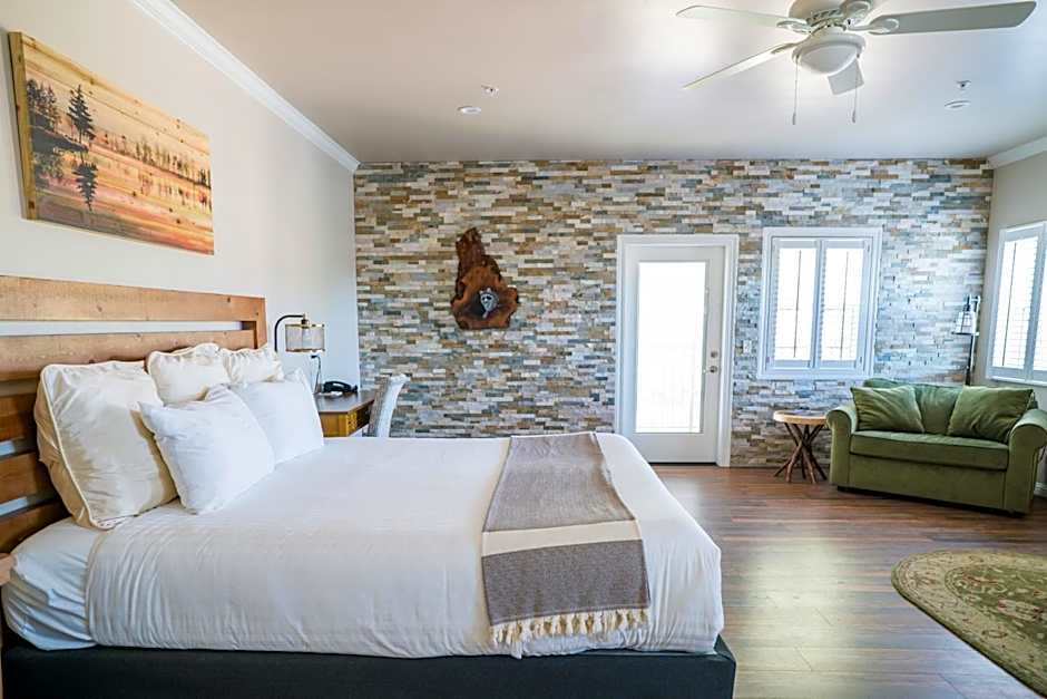 Grass Valley Courtyard Suites