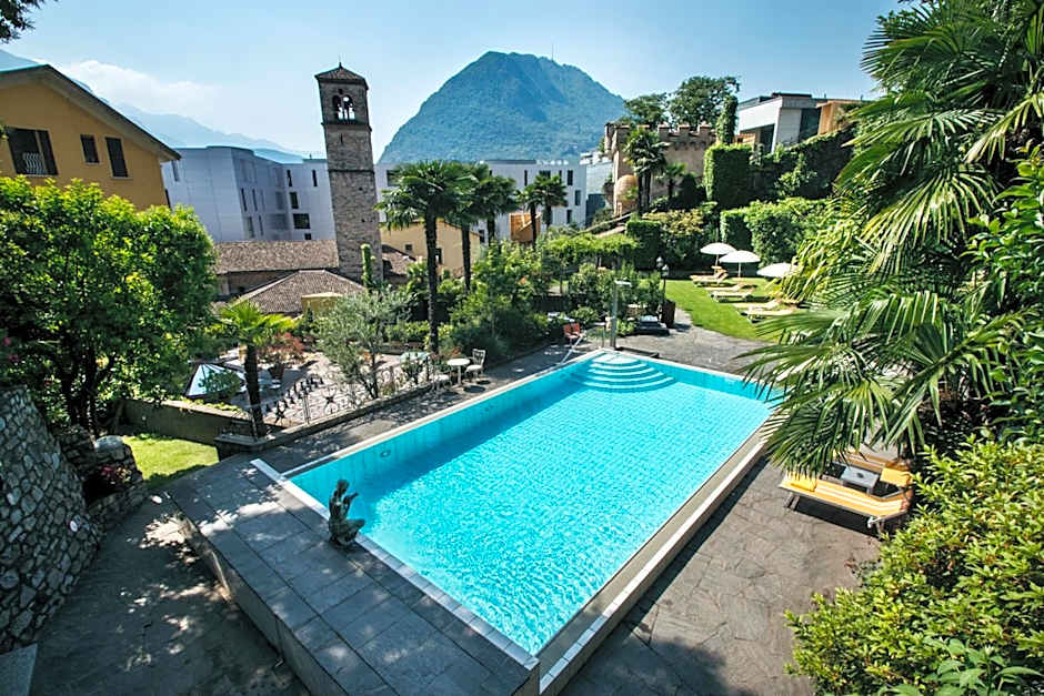 International au Lac Historic Lakeside Hotel