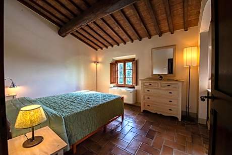 Apartment with Pool View