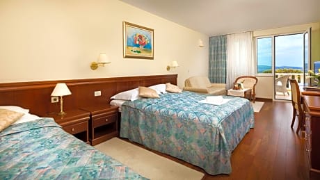 Superior Twin Room with Balcony and Sea View