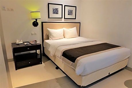 Standard Room One Queen Bed