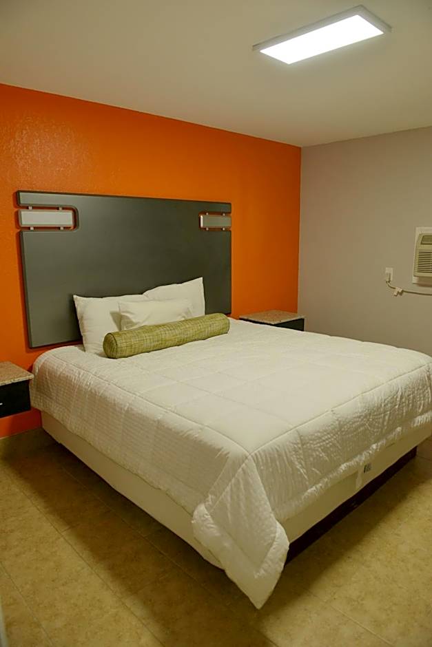 Rodeway Inn & Suites Winter Haven Chain of Lakes