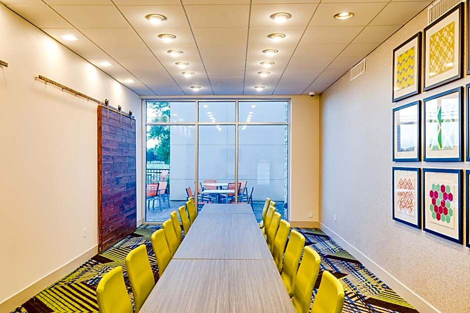 Holiday Inn Express & Suites Russellville By IHG