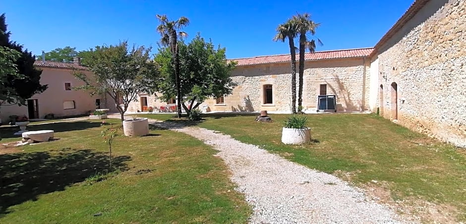 Domaine de Gaïa, Piscine, Pétanque, Ping Pong, proche Saint-Emilion