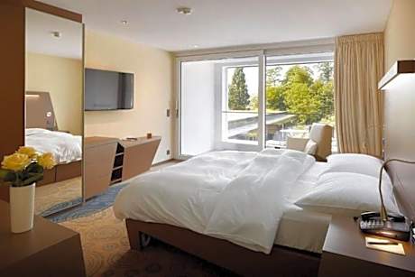 Family Room with Lake View