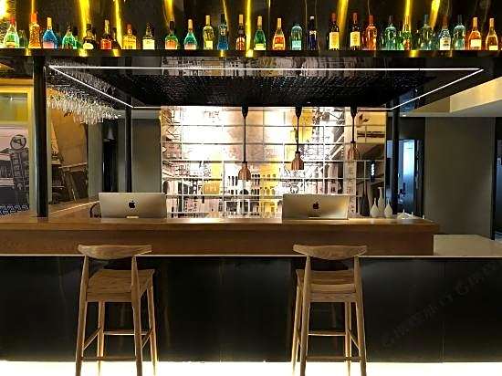Weilaideng Hotel (Guangzhou Zhujiang New Town Jinan University Store)