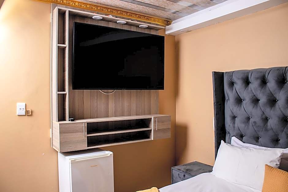 Gold Crown International Hotel