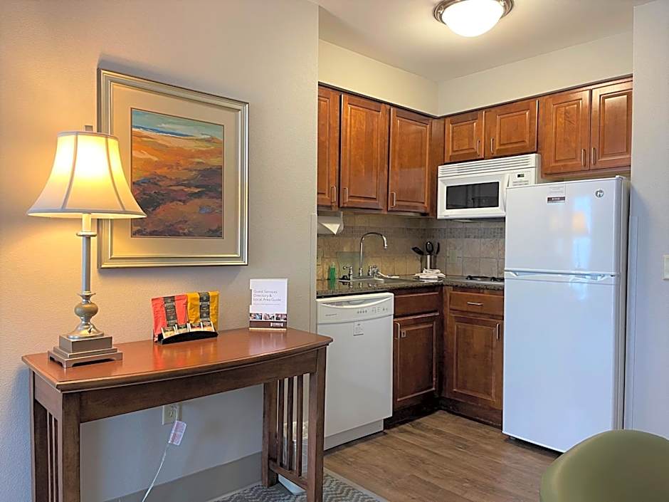 Staybridge Suites Milwaukee West-Oconomowoc By IHG