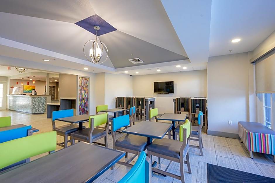 Hawthorn Extended Stay by Wyndham Panama City Beach