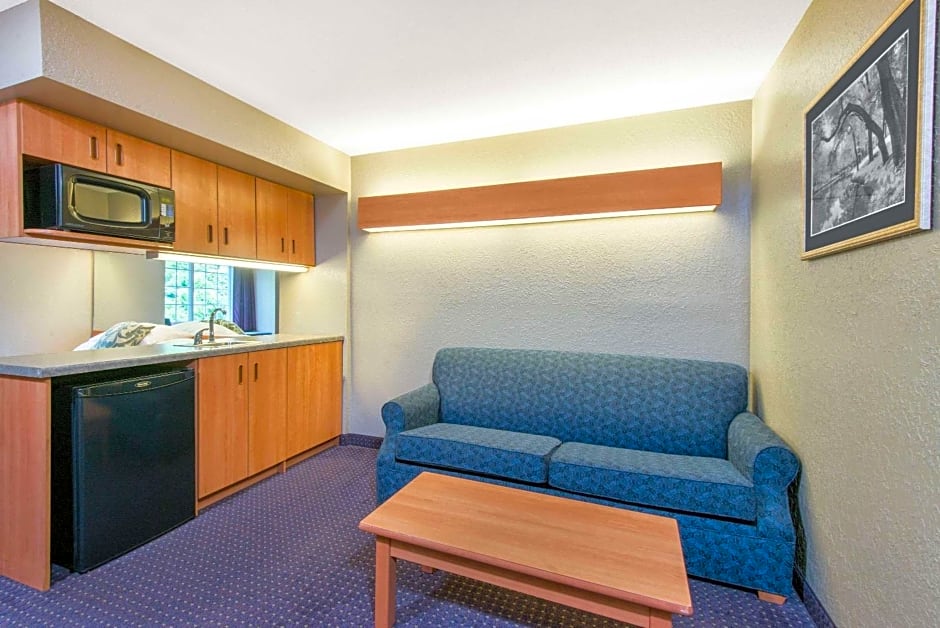 Microtel Inn & Suites by Wyndham Hazelton/Bruceton Mills