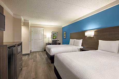Doube Room with Two Double Beds and Roll-In Shower - Mobility/Hearing Accessible - Non-Smoking