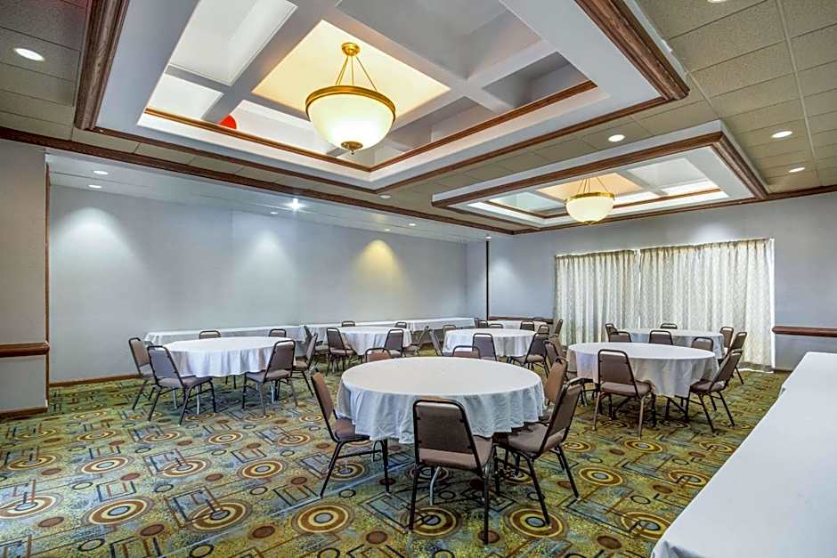 Quality Inn & Suites Kansas City - Independence I-70 East