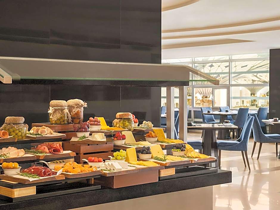 Anwar Al Madinah Movenpick Hotel