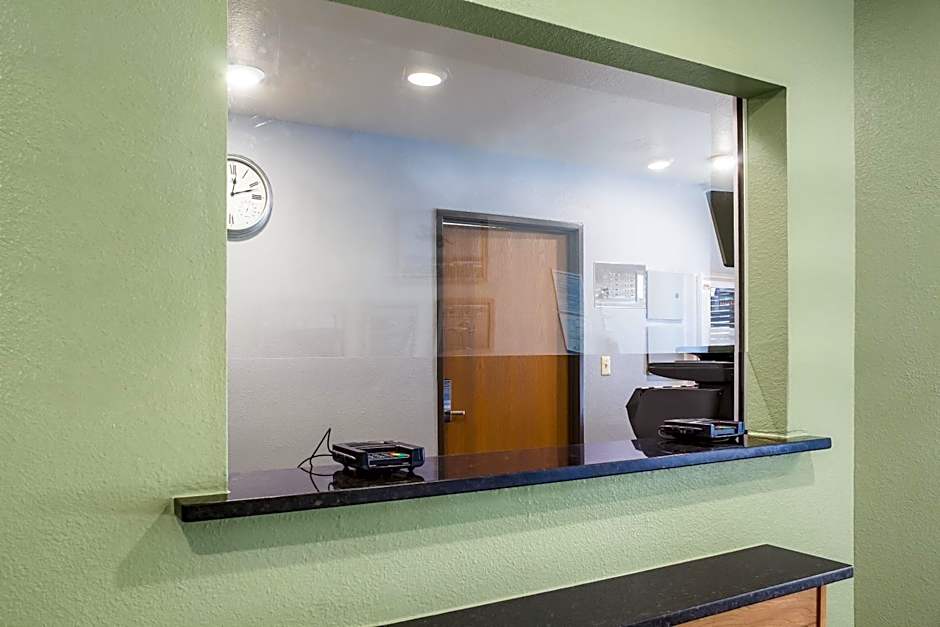 WoodSpring Suites Denton