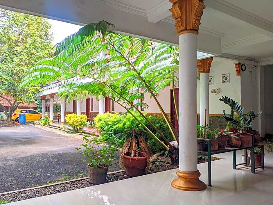 RedDoorz Syariah near Universitas Jenderal Soedirman 3