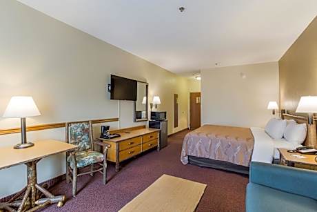 Queen Room - Accessible/Non-Smoking