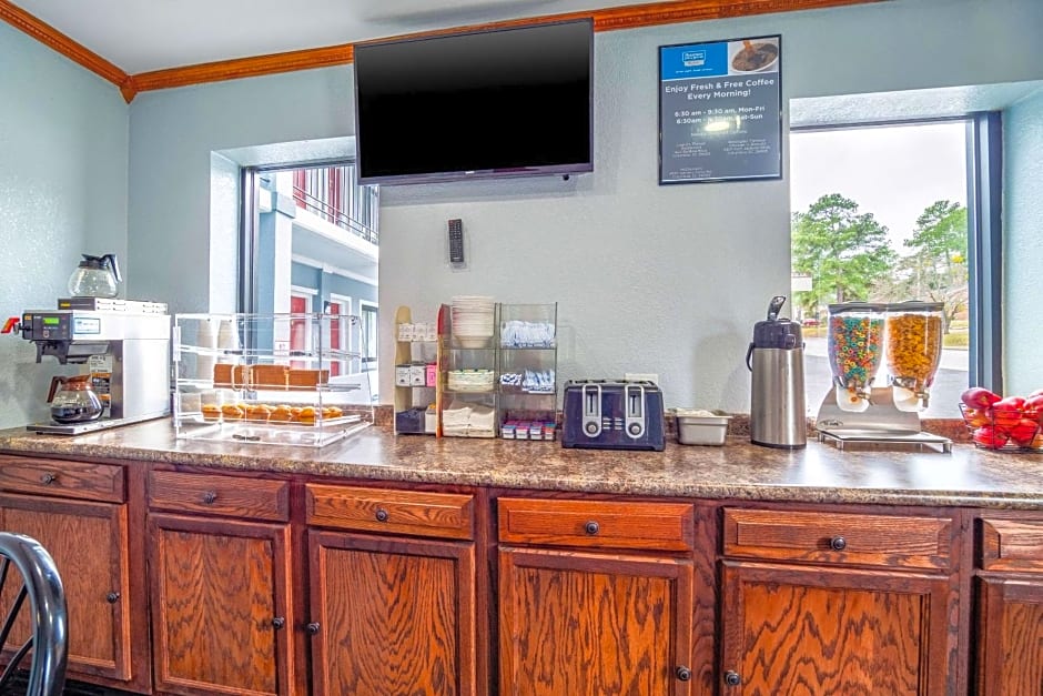 Rodeway Inn & Suites Fort Jackson
