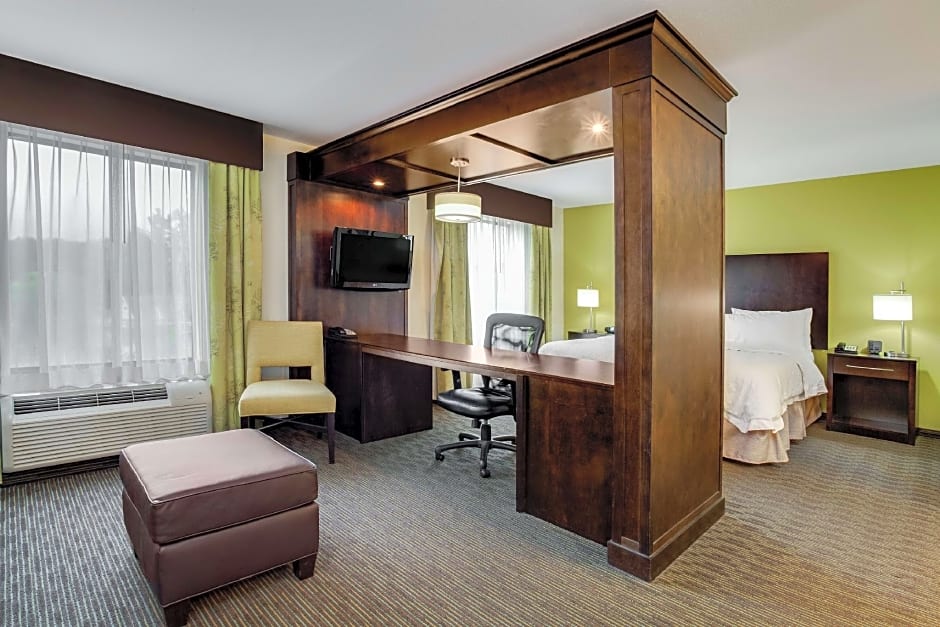 Photo 1 of 4 of 1 King Bed, Hearing/Mobility Accessible, Roll in Shower
