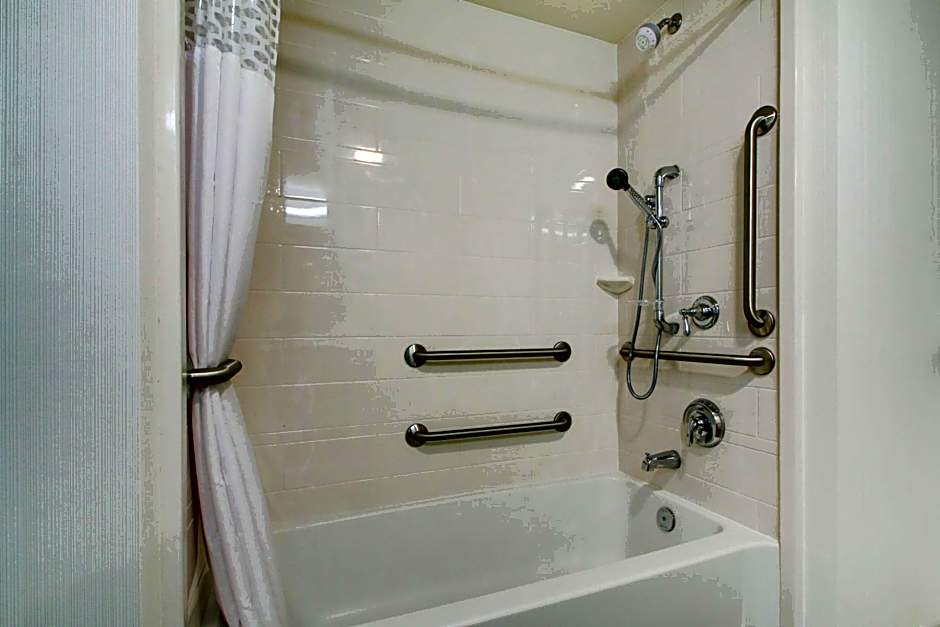 Hampton Inn By Hilton & Suites Milwaukee West