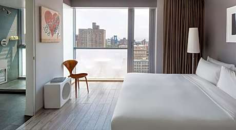 High Floor, King Room with Tub, Balcony