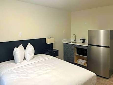 Queen Room - Disability Access - Non-Smoking