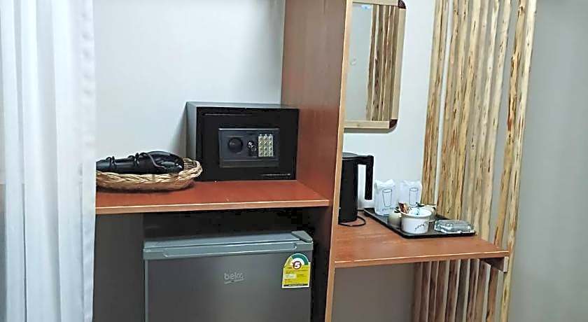 Beachfront Hotel Cha Am