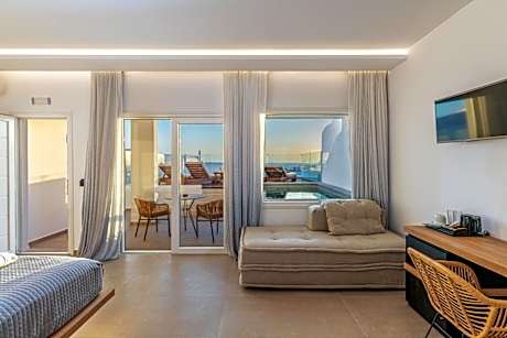 Junior Suite with Outdoor Pool Spa & Sea View