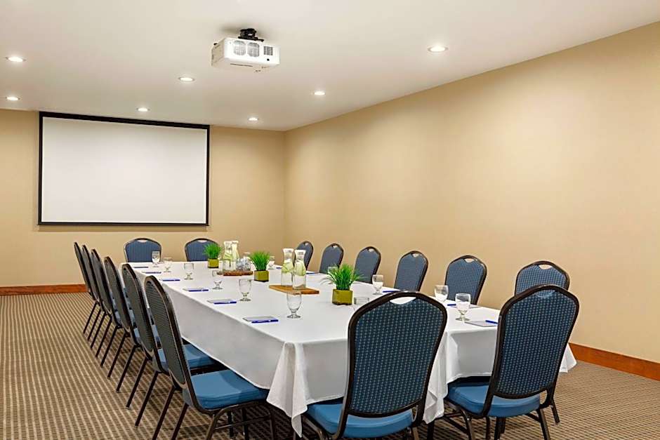 Delta Hotels by Marriott Helena Colonial