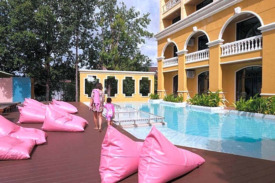 ROYAL PINEAPPLE HOTEL l a welcome to wealth and good fortune