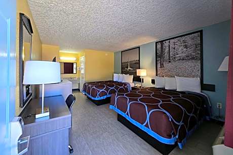 Queen Room with Two Queen Beds - Non-Smoking