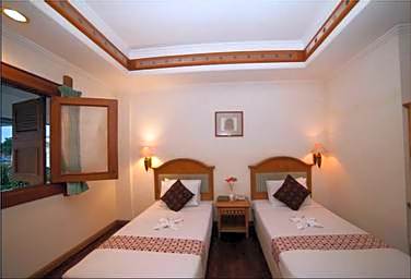 Superior Twin Bedroom