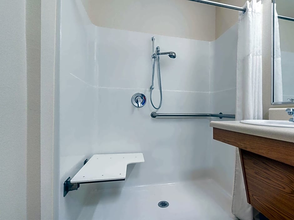 Days Inn & Suites by Wyndham Rochester South