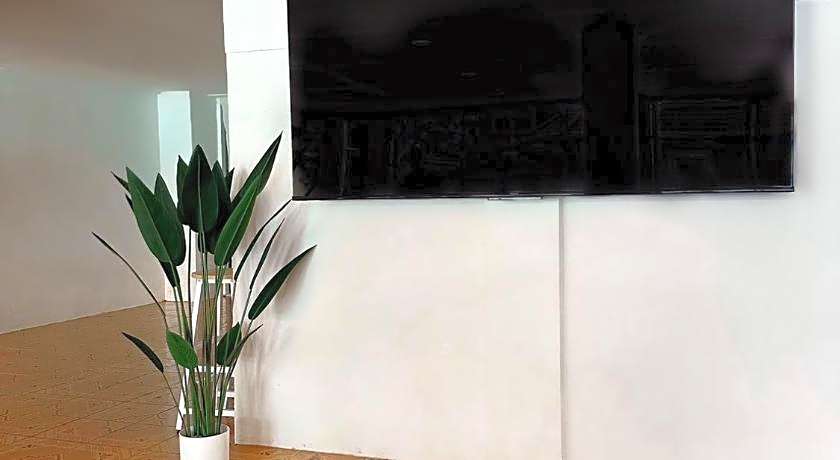 Montana Hotel & Hostel Phuket