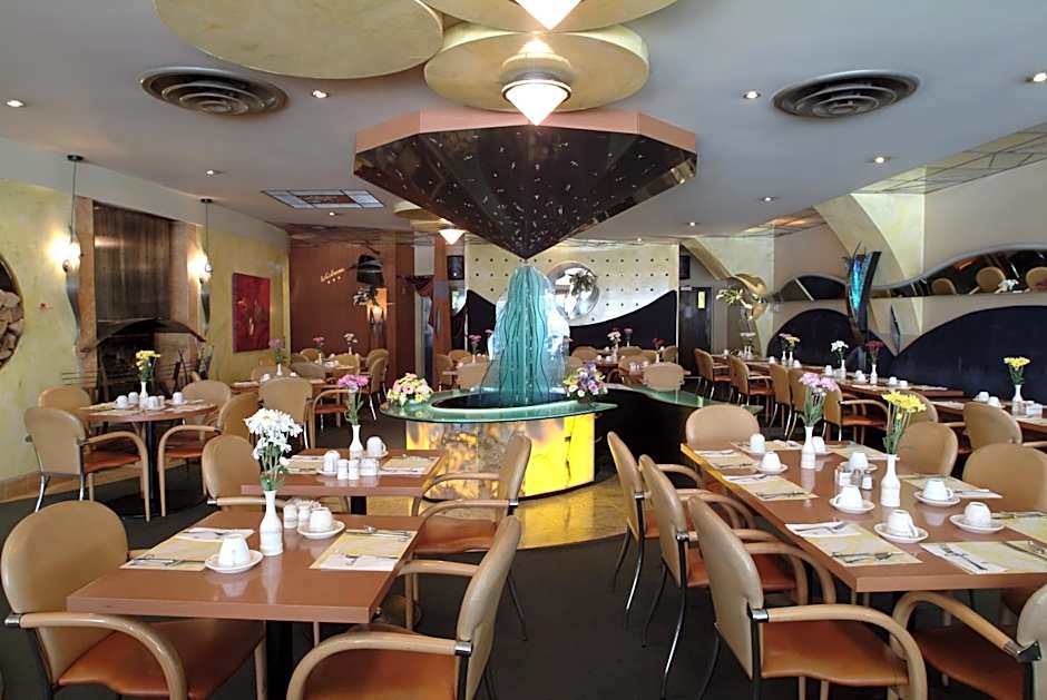 Holiday Inn Niagara Falls-By the Falls By IHG