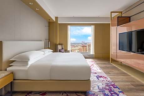 Family Connector 2 Bedroom Suite with Executive Lounge Access