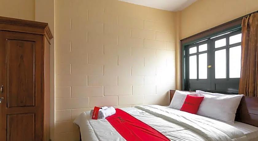 RedDoorz Syariah near Titik Nol Yogyakarta