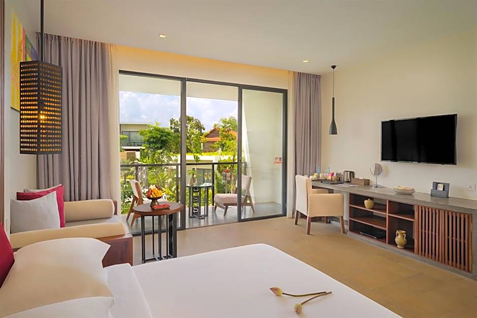 Photo 1 of 10 of Junior Suite, Pool View