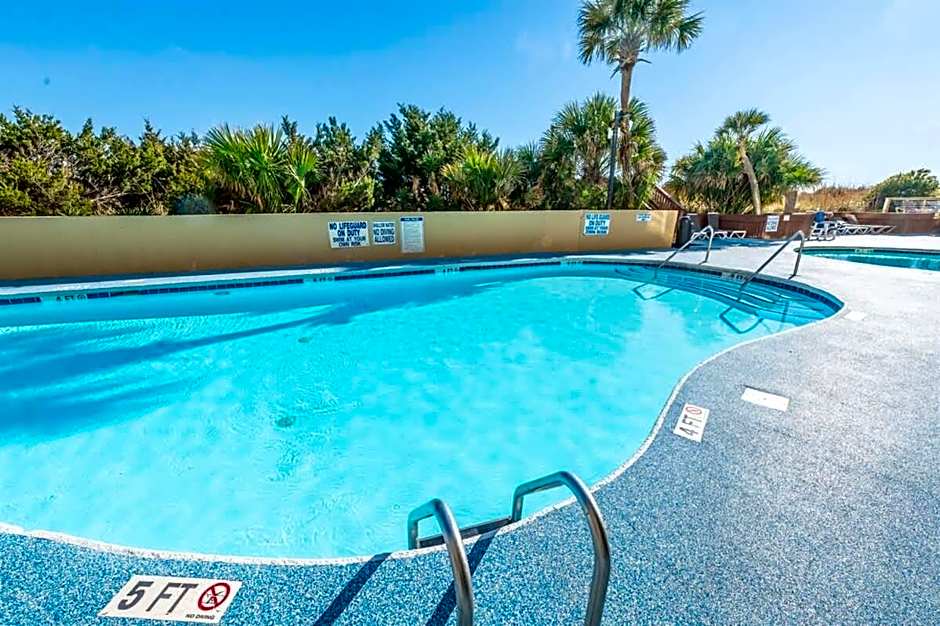 Oceanfront Views, Recently Renovated Kitchen,Pools