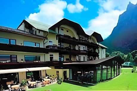 Post-Hotel