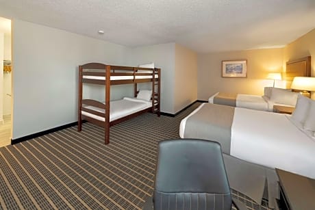 2 Queen Beds Nonsmoking