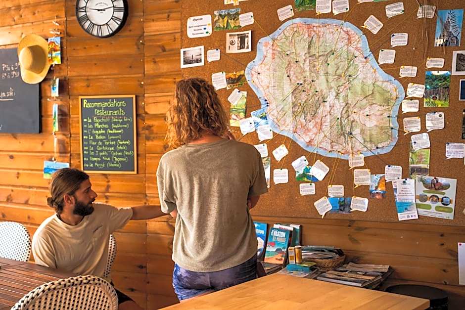 Les Baroudeurs Hostel