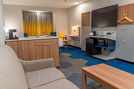 1 King Bed Studio Suite Non-Smoking